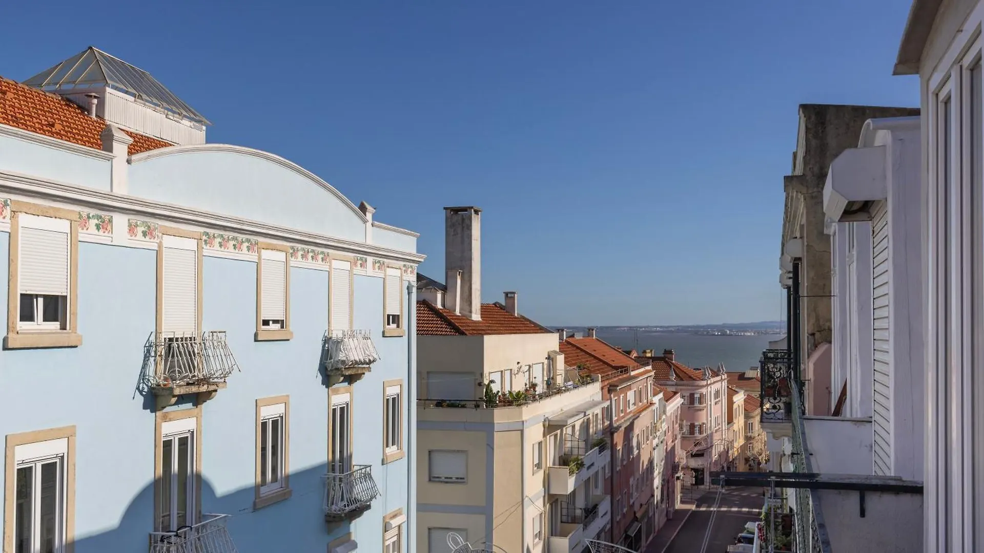 Classic Topfloor Apartment By Lovelystay Lissabon Portugal
