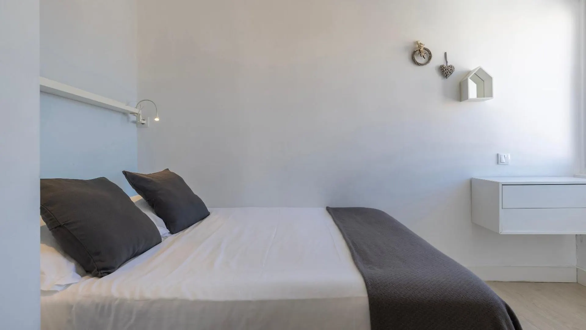 Classic Topfloor Apartment By Lovelystay Lisbon
