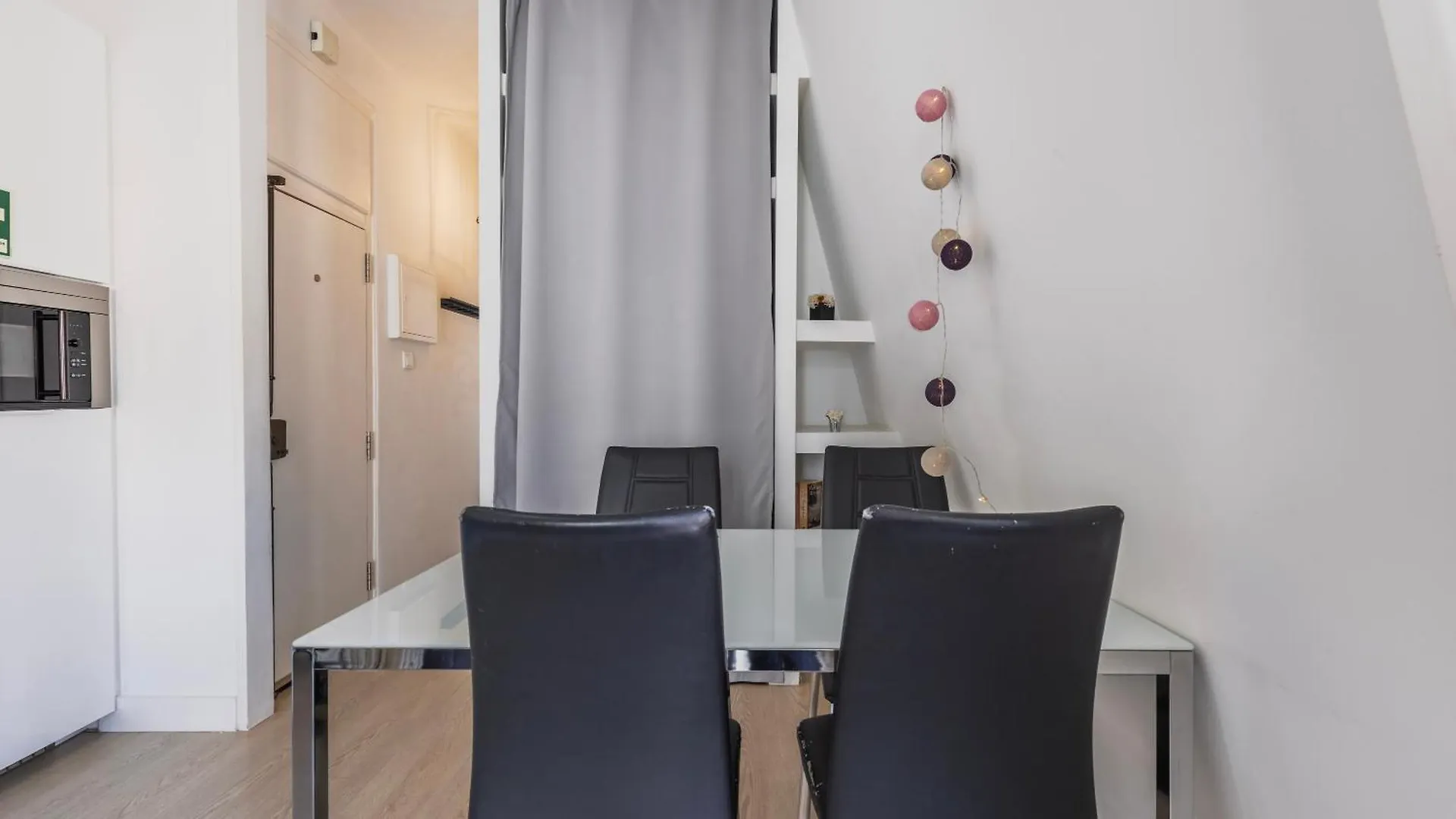 Classic Topfloor Apartment By Lovelystay Lisbon