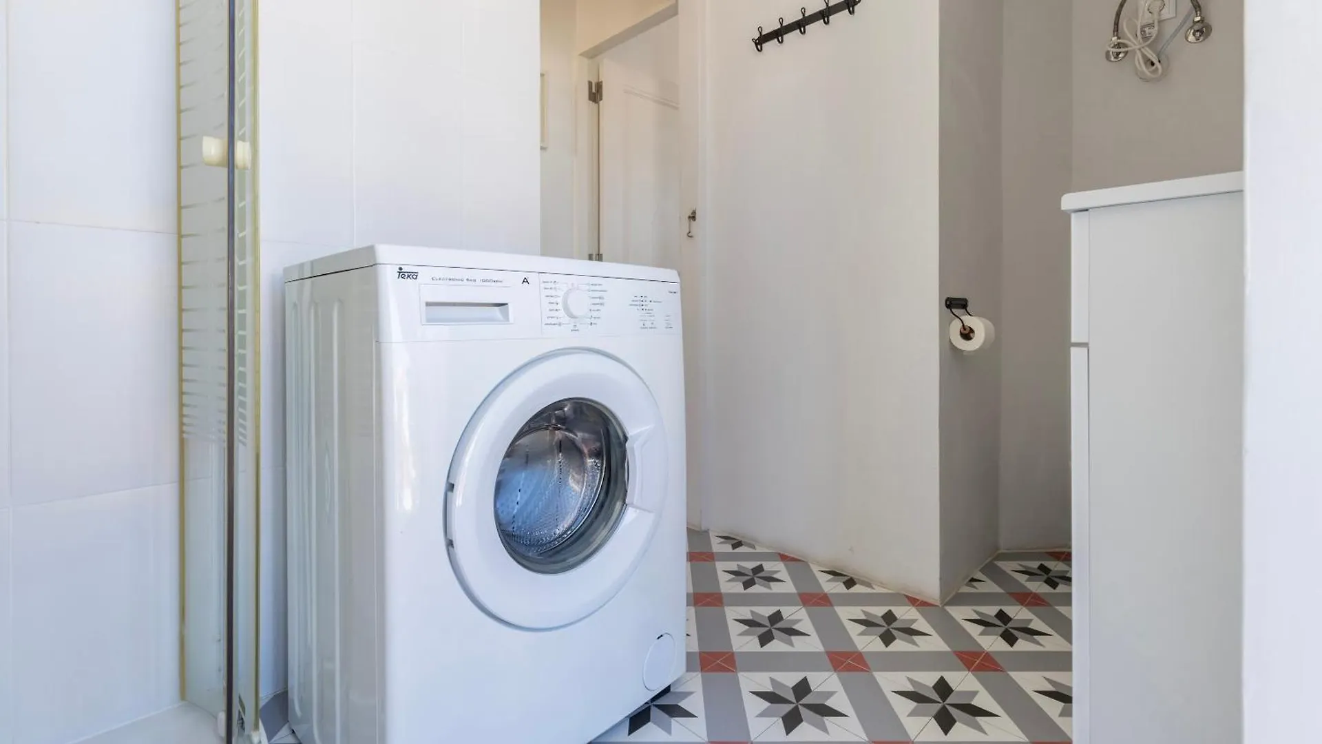 Classic Topfloor Apartment By Lovelystay Lisbon Portugal
