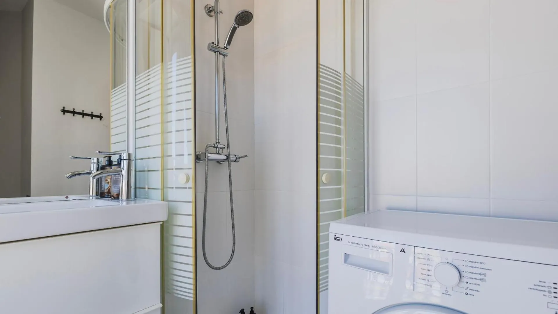 Classic Topfloor Apartment By Lovelystay Lisbon Portugal
