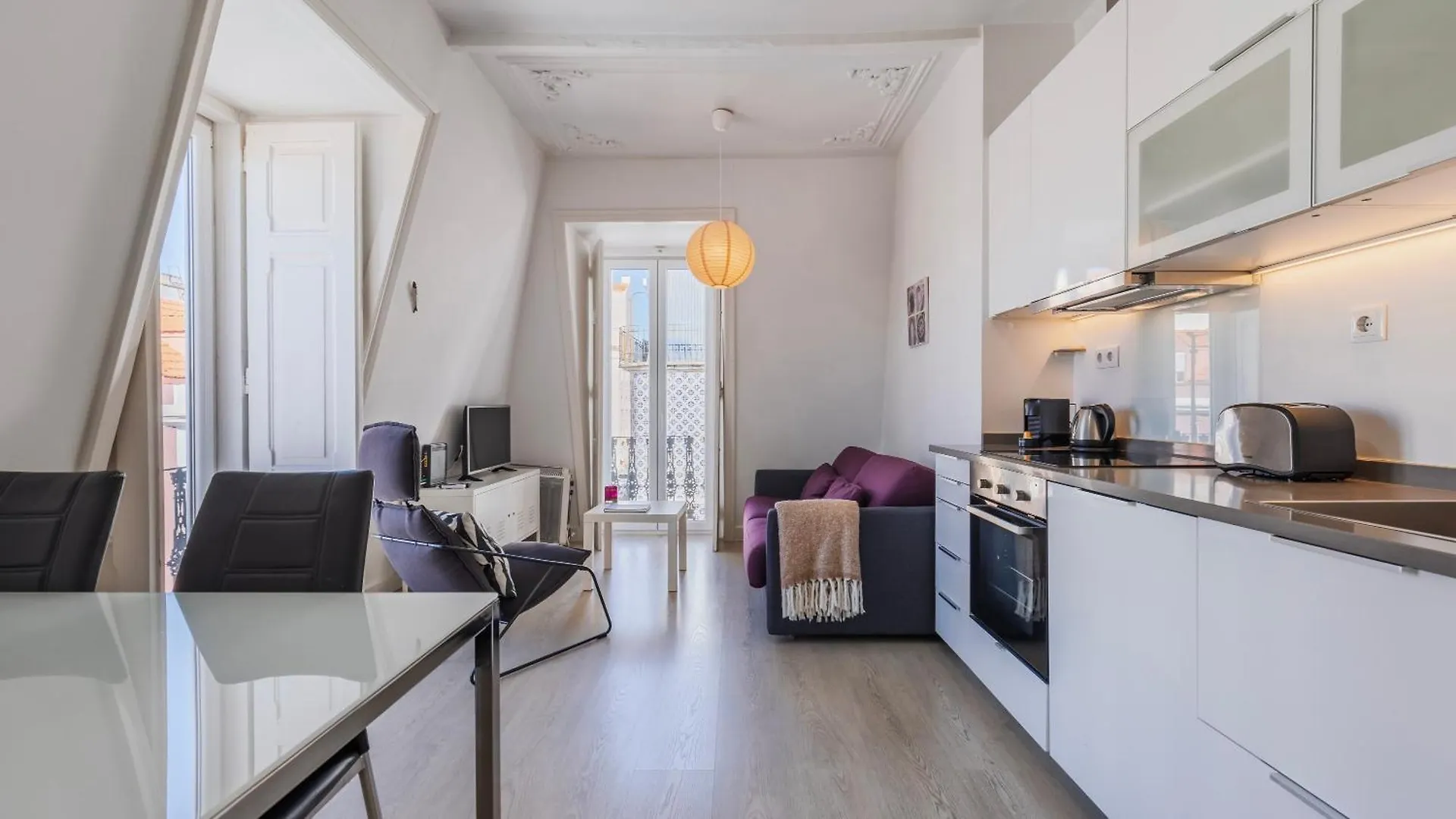 Classic Topfloor Apartment By Lovelystay Lisbona