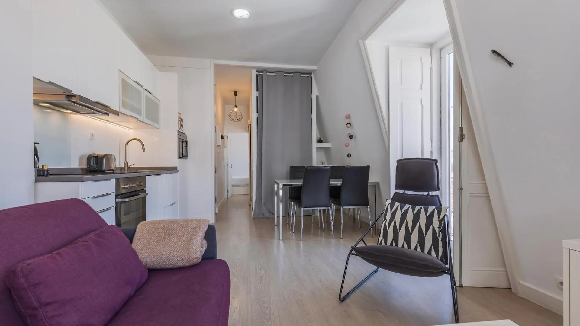 Classic Topfloor Apartment By Lovelystay Lisboa