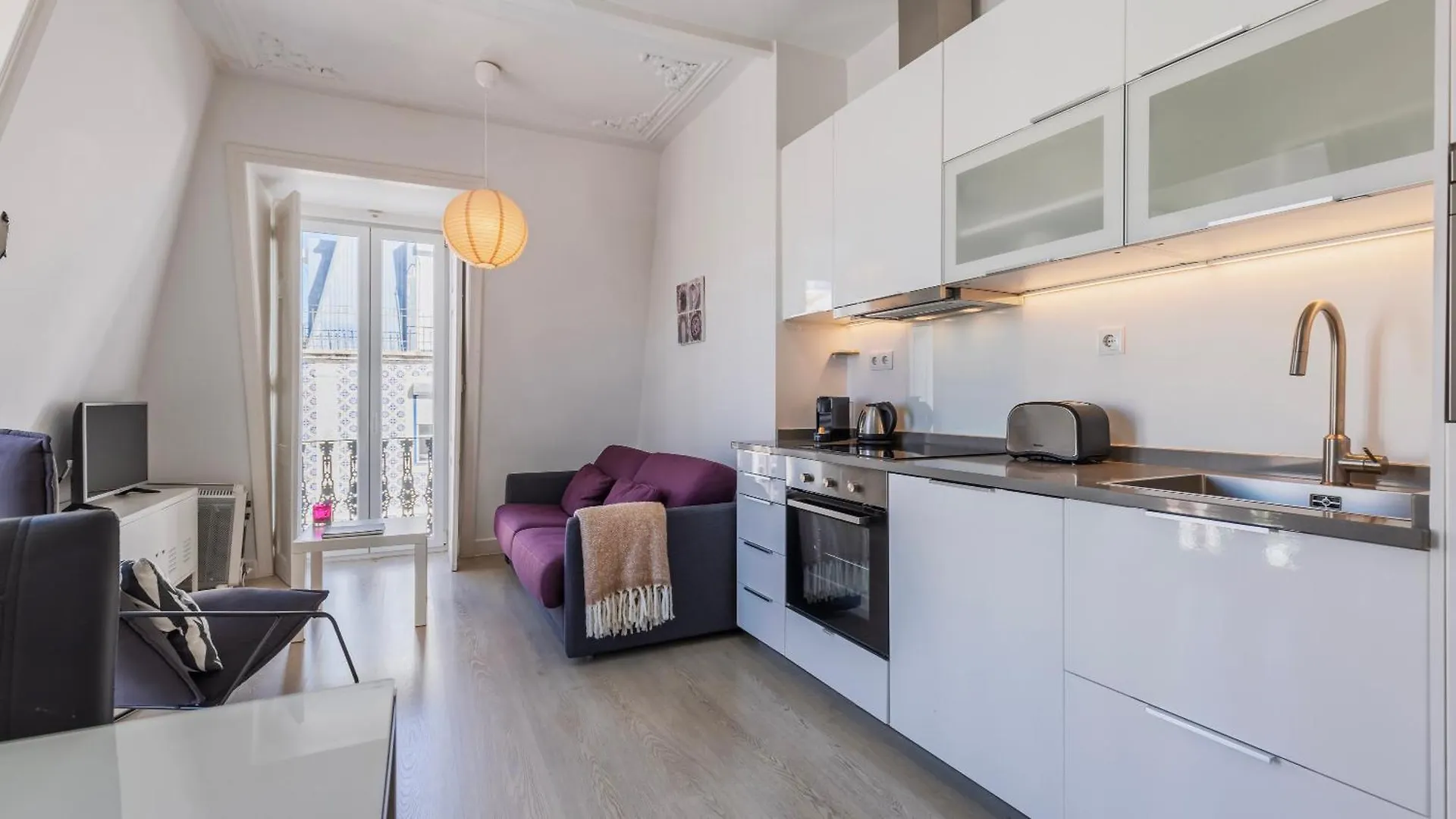 Classic Topfloor Apartment By Lovelystay Lisboa